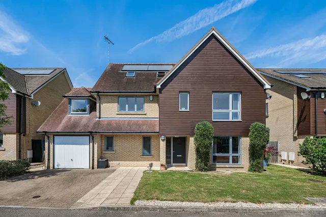 6 Caterham Court, Caterham CR3 6FF