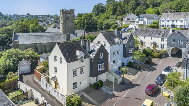 6 Churchfield Place, Par PL24 2NT