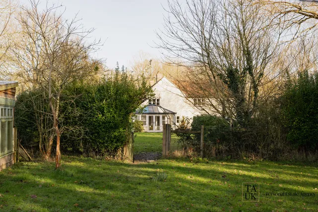 Blyth Green House & Stables Annexe Stratton Road, Wacton, Nr Long Stratton NR15 2UB