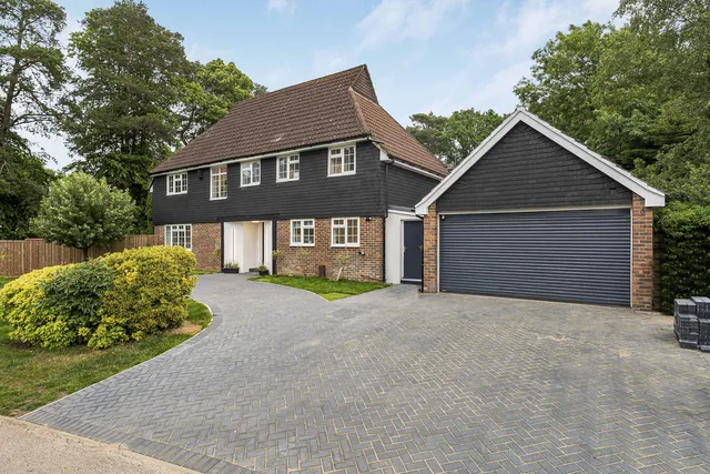 1 Giffards Meadow, Farnham GU9 8DA