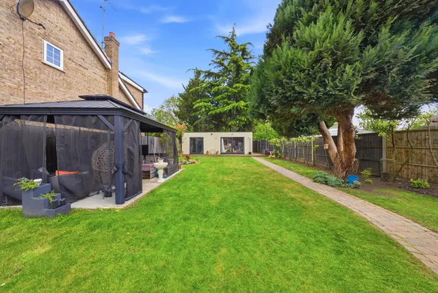 14 The Avenue, Staines-upon-thames TW19 5HA