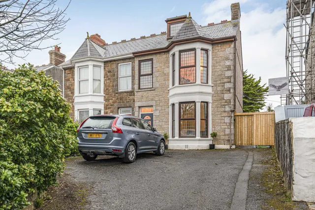 34 Roskear, Camborne TR14 8DN