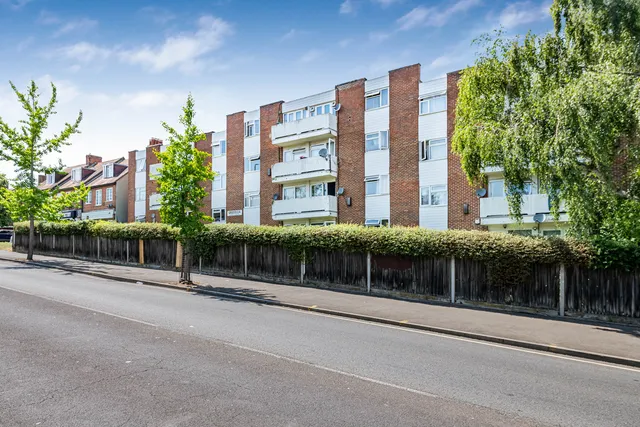 Flat 23, Grosslea 90 Bishopsford Road, Morden SM4 6BE
