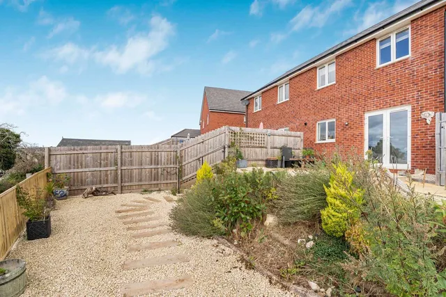 75 Barrow Vale, Newton Abbot TQ12 3RW