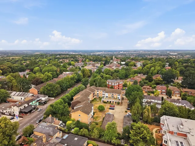 Flat 23, 23 High Road, Herts WD23 1NR