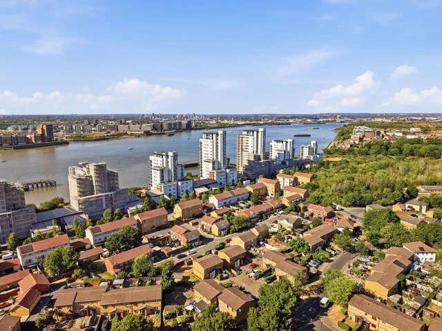 1 Livesey Close, London SE28 0GR