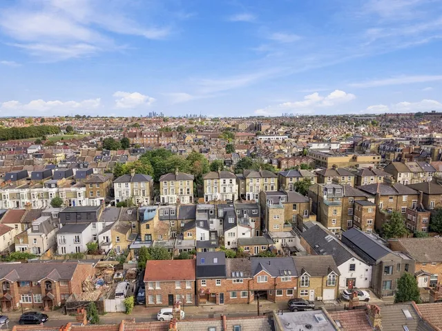 28 Garratt Terrace, London SW17 0QE