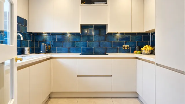 33 Springwood Crescent, Edgware HA8 8SE