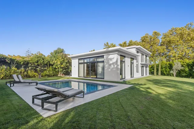 Contemporary architect villa in Mougins