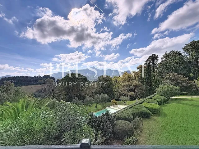 Urrugne - Charming Property with Panoramic Rhune View, 10 Minutes from Saint Jean de Luz