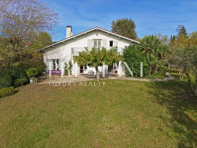 Beautiful family property with a superb park and panoramic view of La Rhune