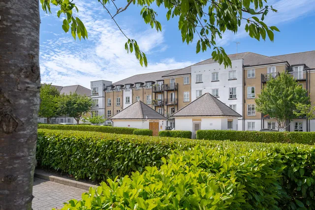 4 Howard Court Tudor Way, Woking GU21 2UE