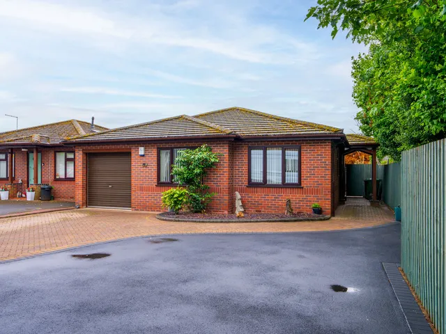 4 The Hollies, Stourport-on-severn DY13 8PE