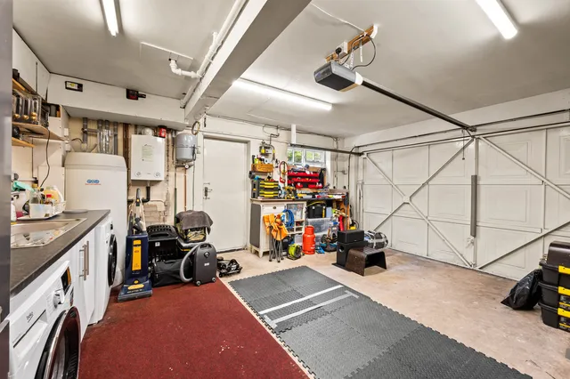 40 Park Mount Drive, Macclesfield SK11 8NT