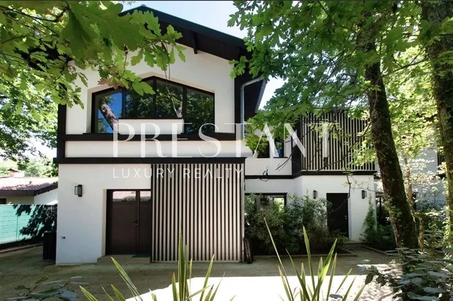 Hossegor, near the town centre and golf course, 250m2 villa with a 20m2 bicycle garage