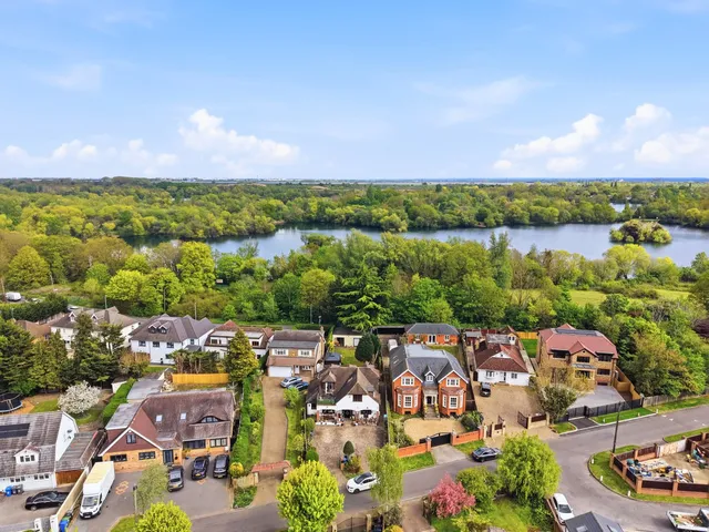 14 The Avenue, Staines-upon-thames TW19 5HA