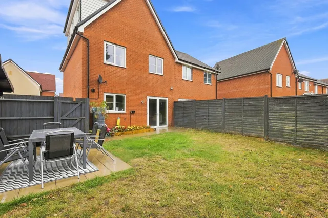 6 Dennis Randle Way, Colchester CO4 9AG