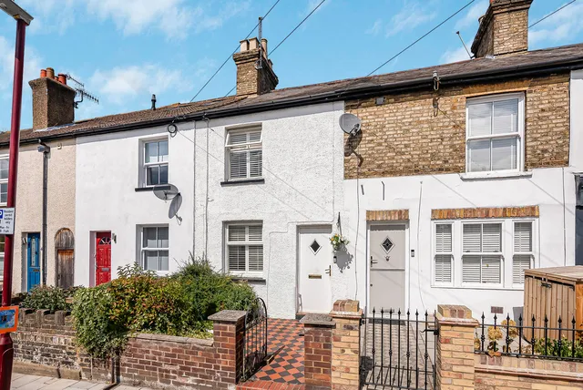 44 Capel Road, Watford WD19 4AE
