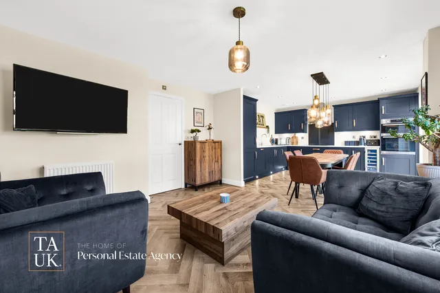 42 Overton Lane, High Peak SK23 7GU