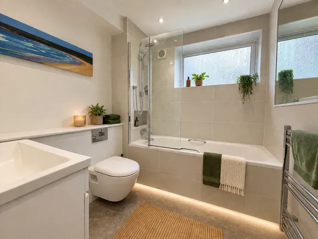 8 The Glen, Bromley BR2 0JB