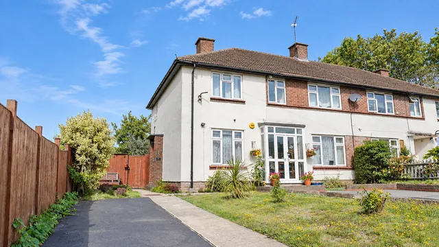 34 Coates Road, Borehamwood WD6 3DS