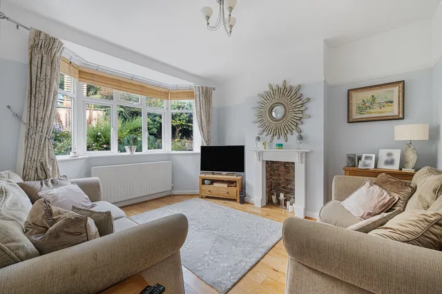176 Burntwood Lane, Caterham CR3 6TB