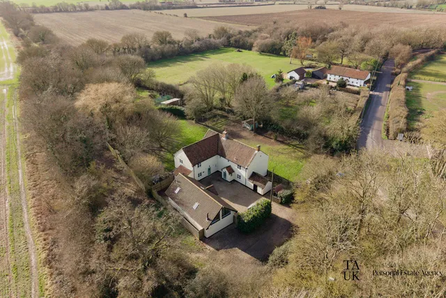 Blyth Green House & Stables Annexe Stratton Road, Wacton, Nr Long Stratton NR15 2UB
