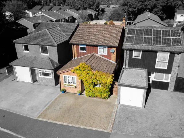 46 Calluna Drive, Crawley RH10 3XF