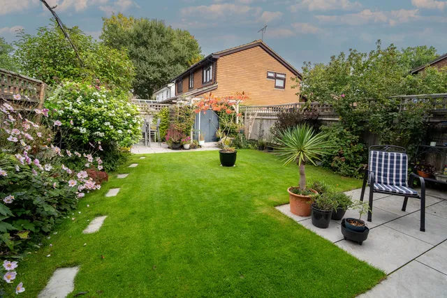 46 Calluna Drive, Crawley RH10 3XF
