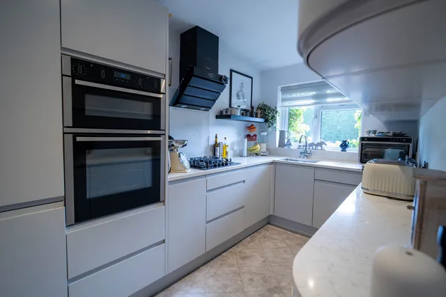 46 Calluna Drive, Crawley RH10 3XF