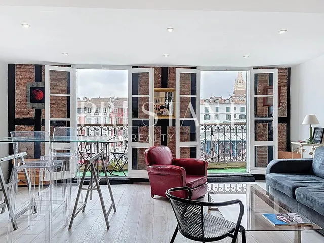 Charming apartment with Nive river views in the heart of Petit Bayonne.