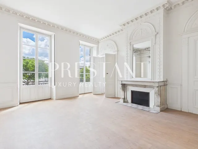 BORDEAUX CHARTRONS - BEAUTIFUL APARTMENT WITH BALCONY - POSSIBILITY OF