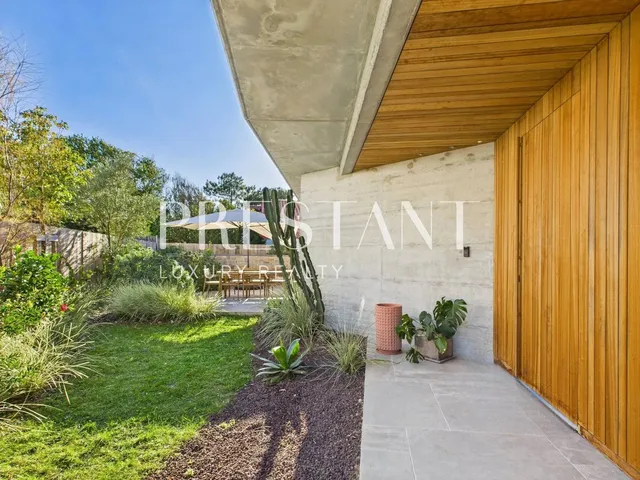 Biarritz – Beaurivage, Contemporary Ocean-View Home with Californian Lines