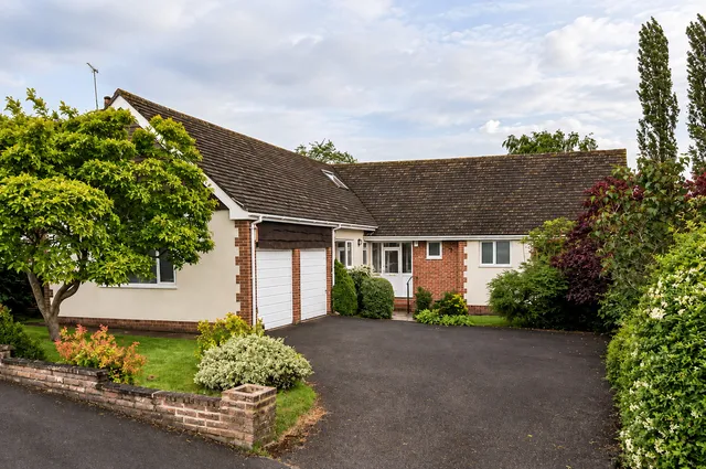 48 Fernwood, Marple Bridge SK6 5BE