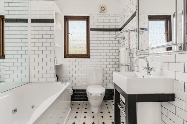 154 Meadvale Road, London W5 1LS