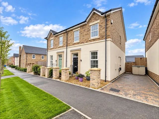 52 Cloudberry Curve, Blackburn BB2 5DY