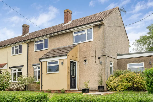 63 Holtspur Avenue, Wooburn Green HP10 0BG