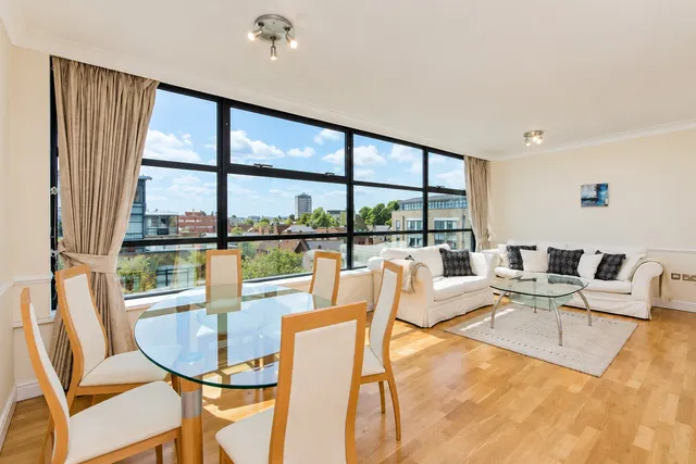 1 Goat Wharf, London TW8 0AS