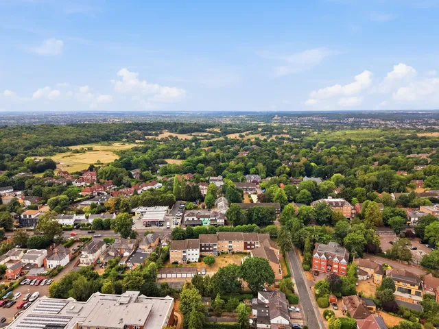 Flat 23, 23 High Road, Herts WD23 1NR