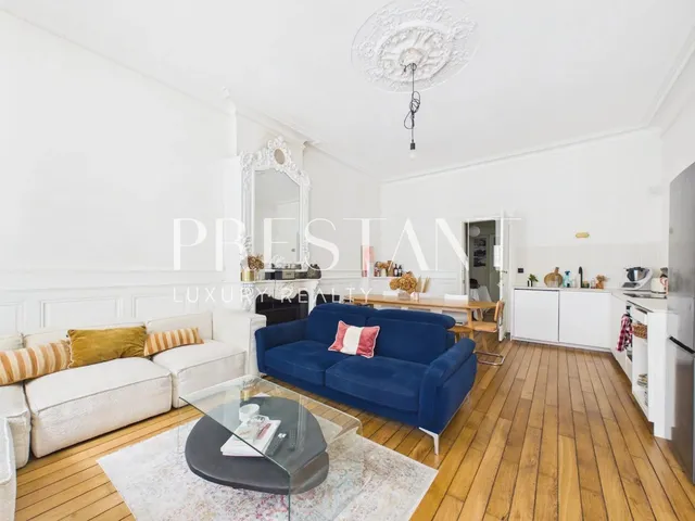 Jardin Public - Renovated 1-Bedroom Apartment Brimming with Period Charm