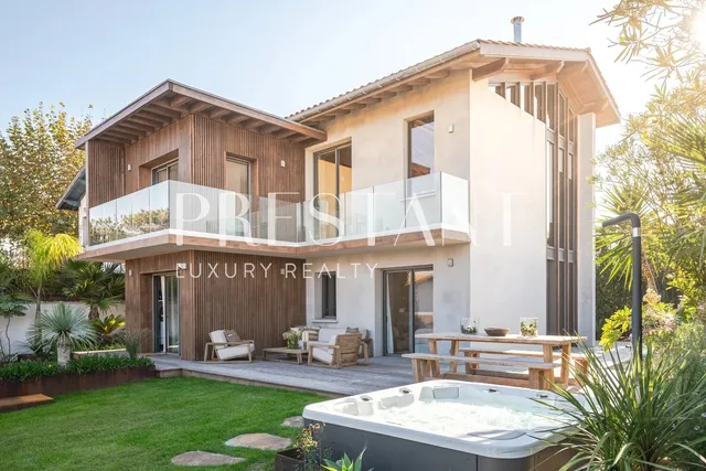 Contemporary villa in Lafitenia, Saint-Jean-de-Luz – Panoramic sea view, swimming pool, beaches within walking distance