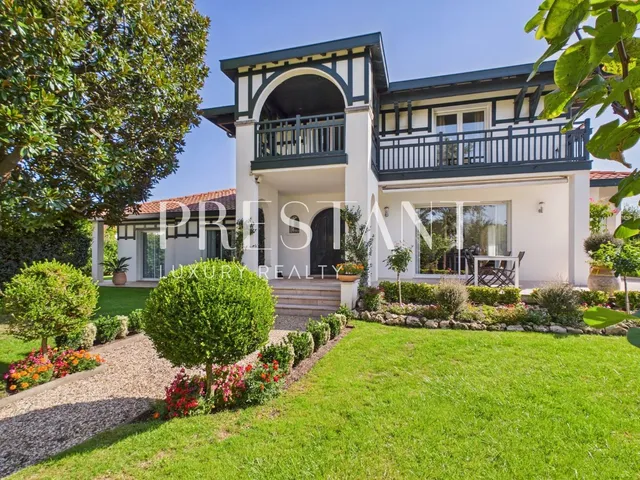 Architect-designed villa – Close to Beaches, Golf du Phare & Saint-Charles District