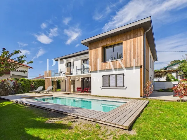 Biarritz – La Milady, lovely views for this villa with generous, open volumes and independent spaces