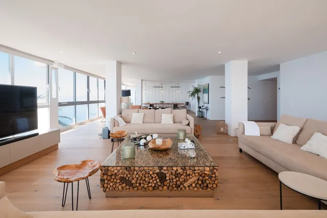 Luxury 4-Bedroom Sea View Apartment in Marbella Centre