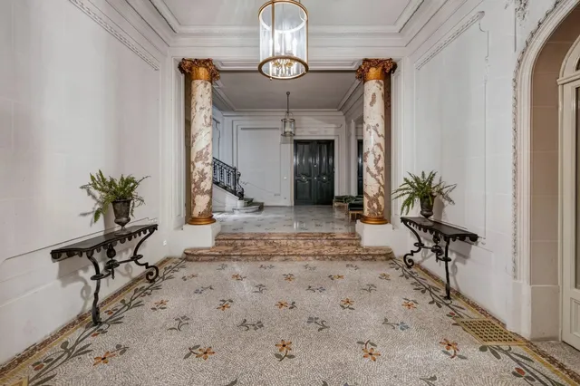 Apartment in 16th (Trocadéro - Etoile - Passy), Paris
