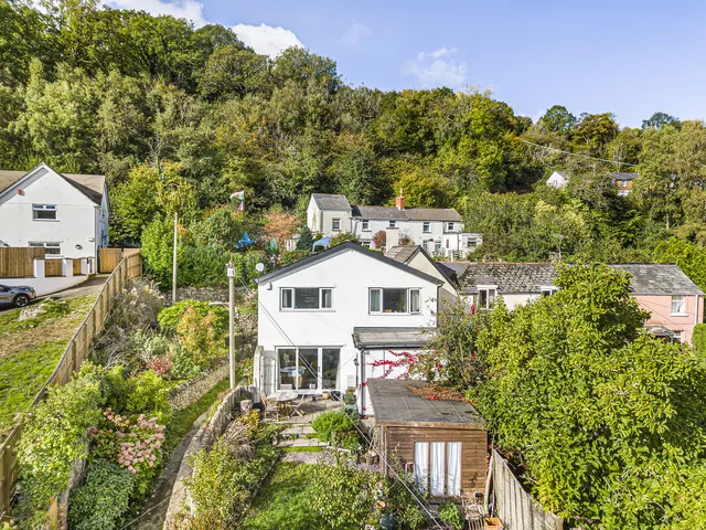 46 Snatchwood Road, Pontypool NP4 7BY