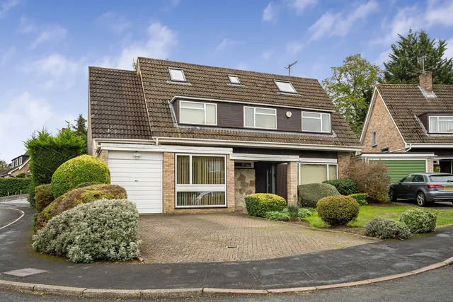 14 Chiltern Close, Bushey WD23 4PZ