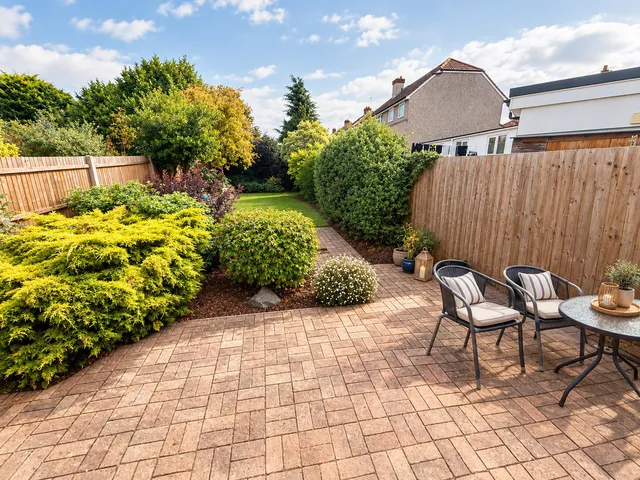 15 Lodge Crescent, Orpington BR6 0QE