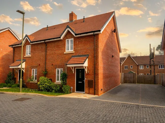 56 New Bridge Road, Cranleigh GU6 8UT