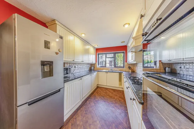 56 Ryhill Way, Reading RG6 4AZ